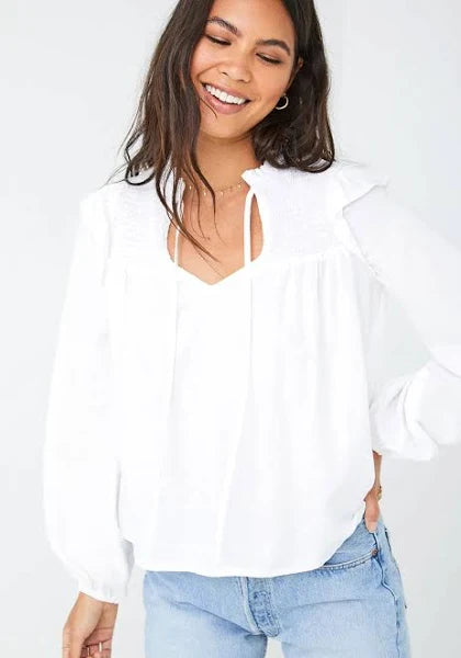 SMOCKED RUFFLE PULLOVER